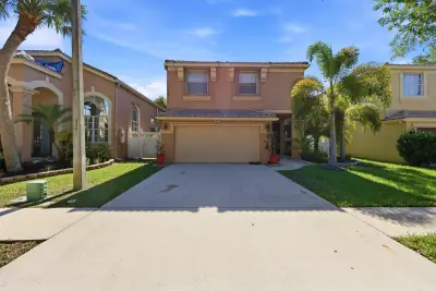 1327 Isleworth Ct, Royal Palm Beach: photo 1 of 19