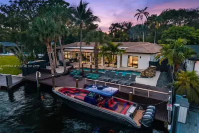 1030 SW 14th Ter, Fort Lauderdale: photo 1 of 45