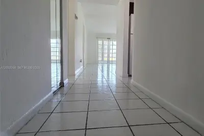 Condo in Margate: photo 1 of 26