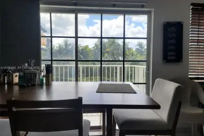 2600 Collins Ave #201, Miami Beach: photo 1 of 10