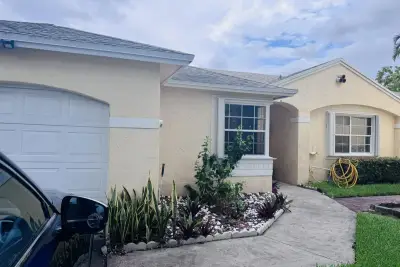 11747 NW 12th St, Pembroke Pines: photo 1 of 30
