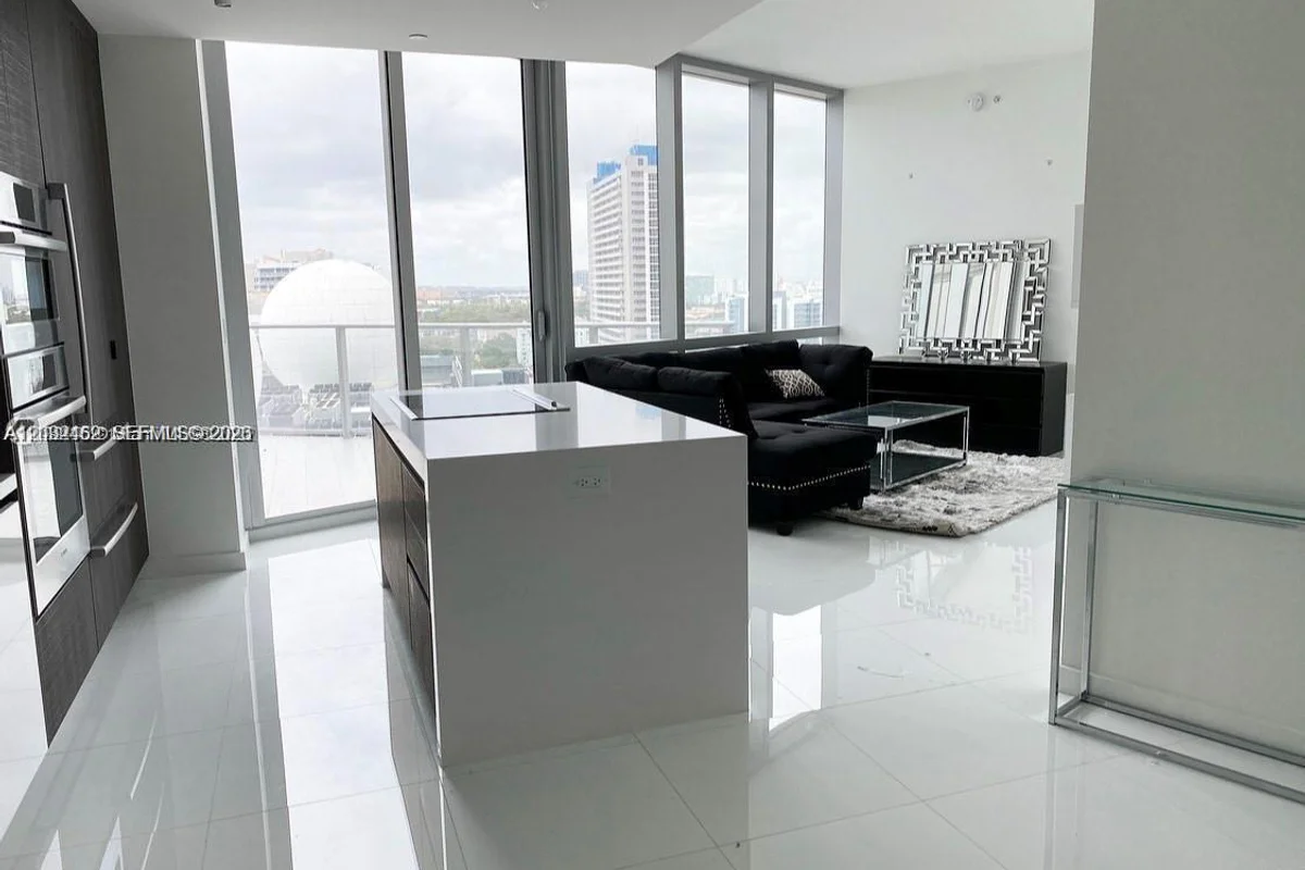 Condo in Miami: photo 1 of 19