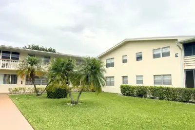 124 E Andover E, West Palm Beach: photo 1 of 22