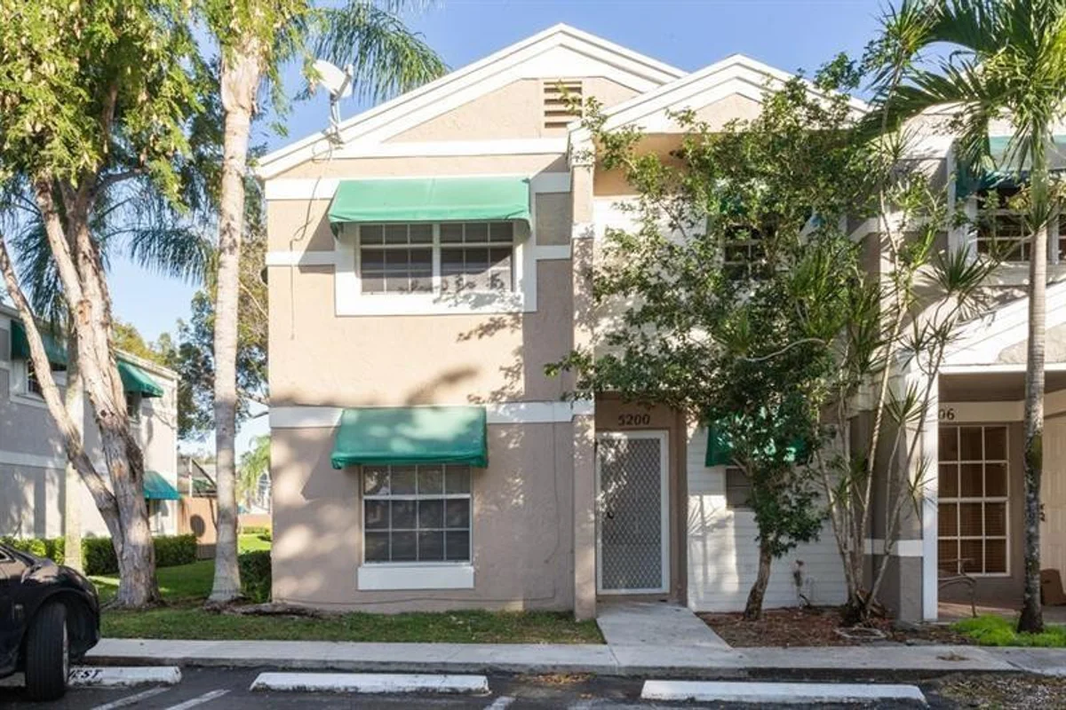 5200 Lake Loop Rd, Cooper City: photo 1 of 35