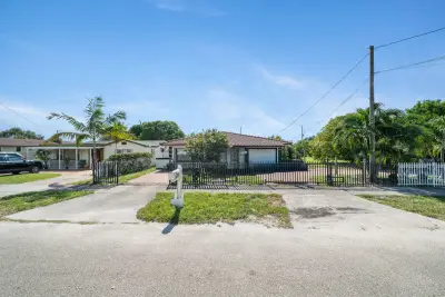 5720 Flagler St, Hollywood: photo 1 of 19