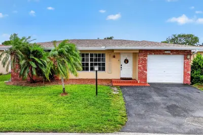 1140 NW 49th St, Deerfield Beach: photo 1 of 43
