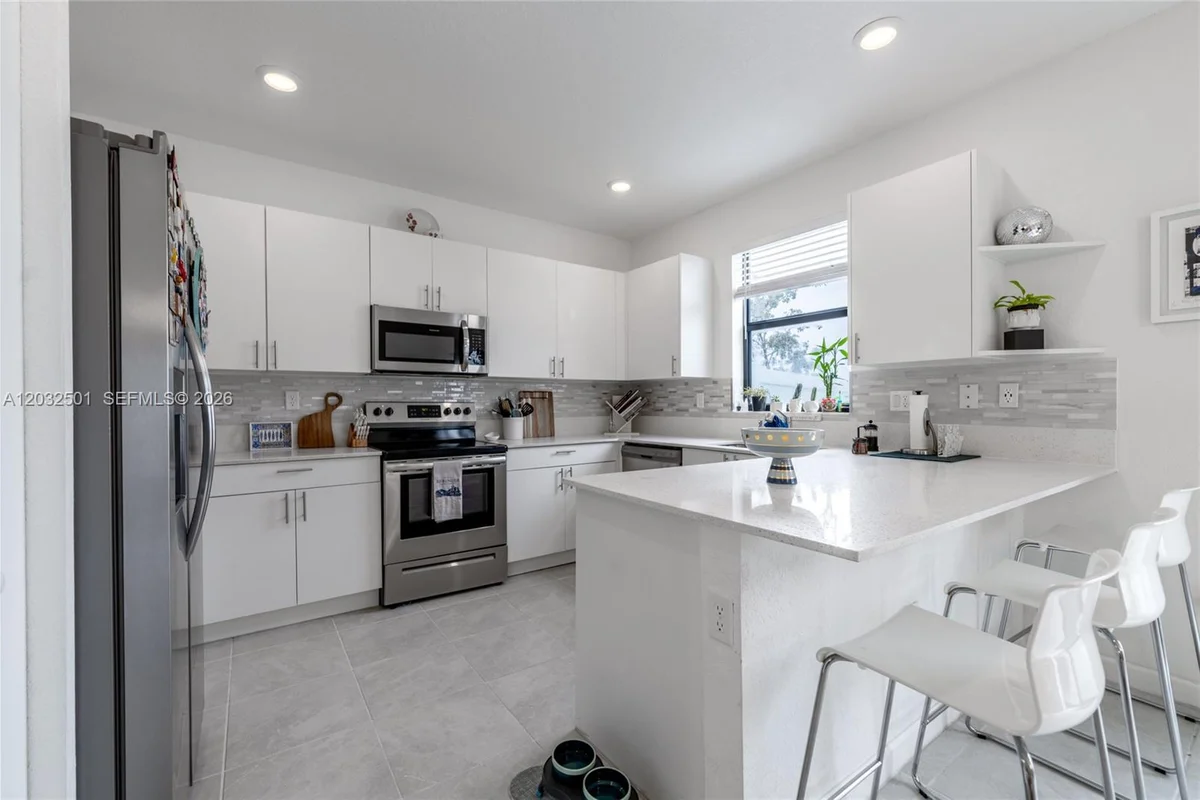 561 NW 204th St, Miami Gardens: photo 1 of 46