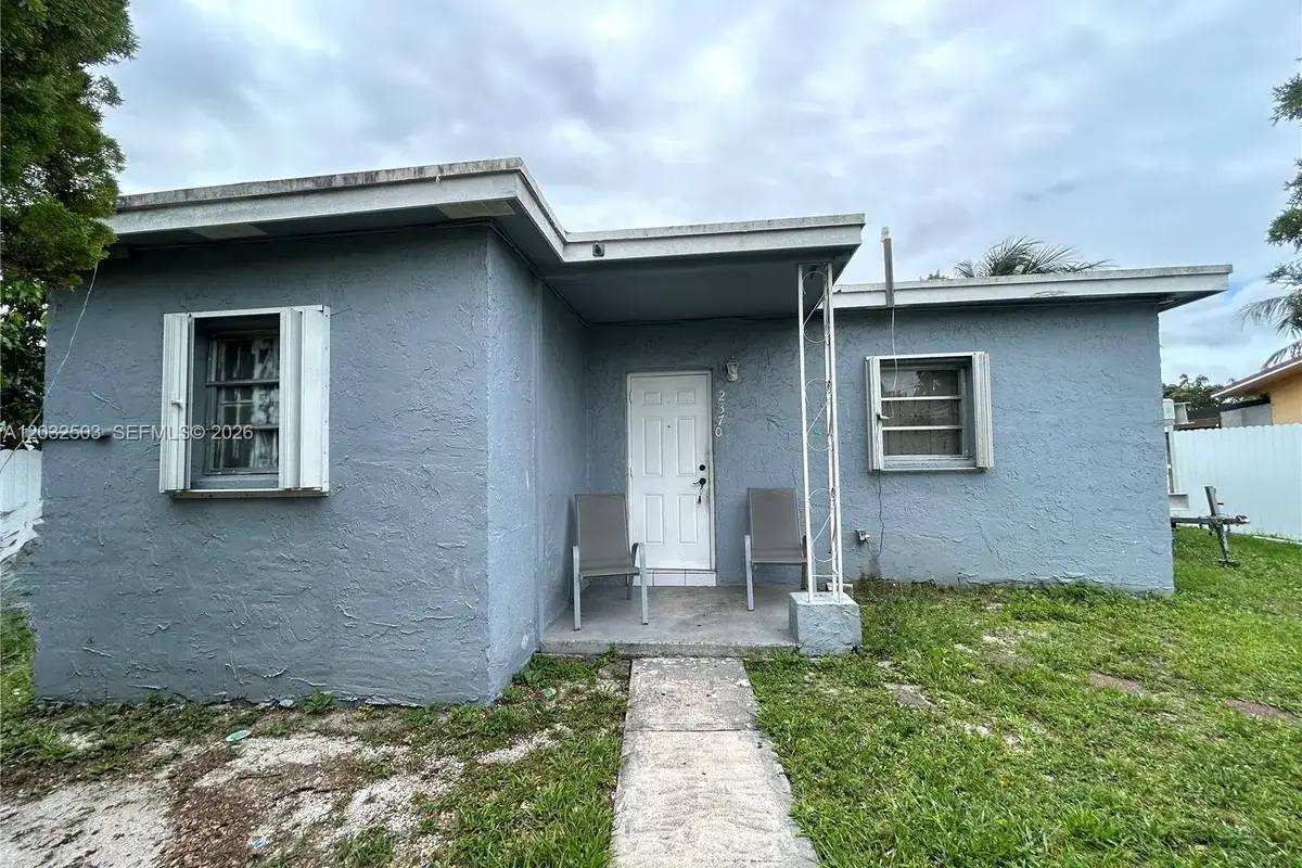 2370 NW 153rd St, Miami Gardens: photo 1 of 15