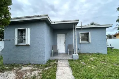 2370 NW 153rd St, Miami Gardens: photo 1 of 15
