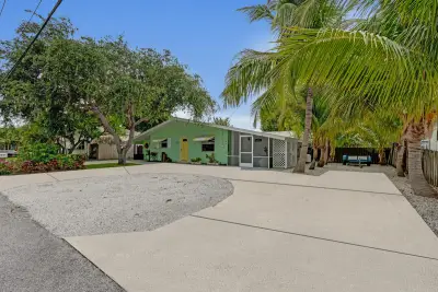 1947 Holman Dr, North Palm Beach: photo 1 of 49