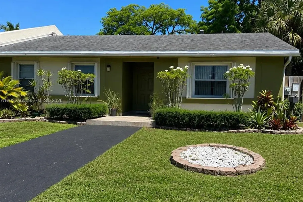 11871 SW 123rd Pl, Miami: photo 1 of 14