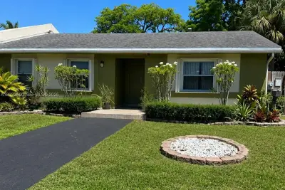 11871 SW 123rd Pl, Miami: photo 1 of 14
