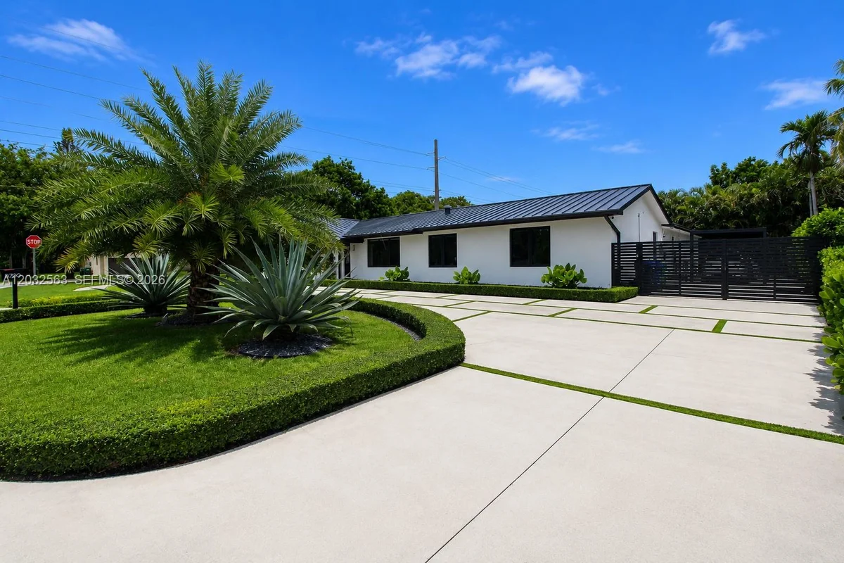 8700 SW 175th St, Palmetto Bay: photo 1 of 41