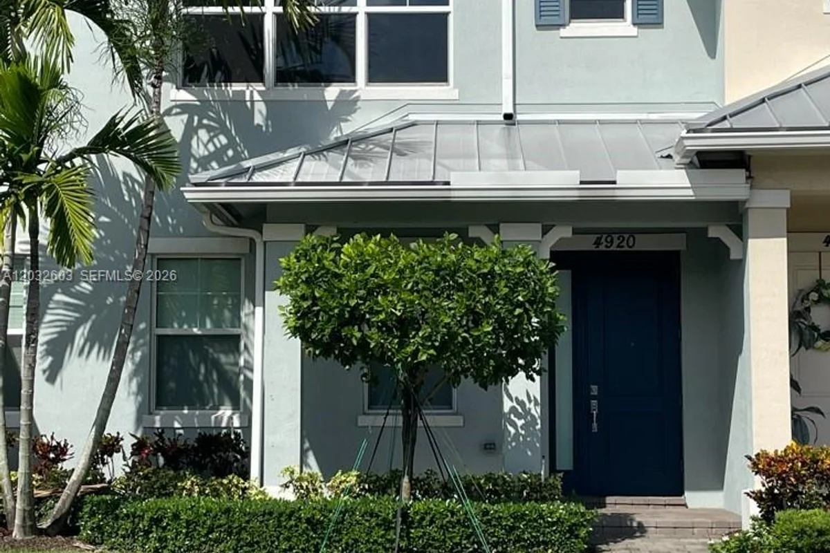 4920 Eucalyptus Dr #2, Hollywood: photo 1 of 15