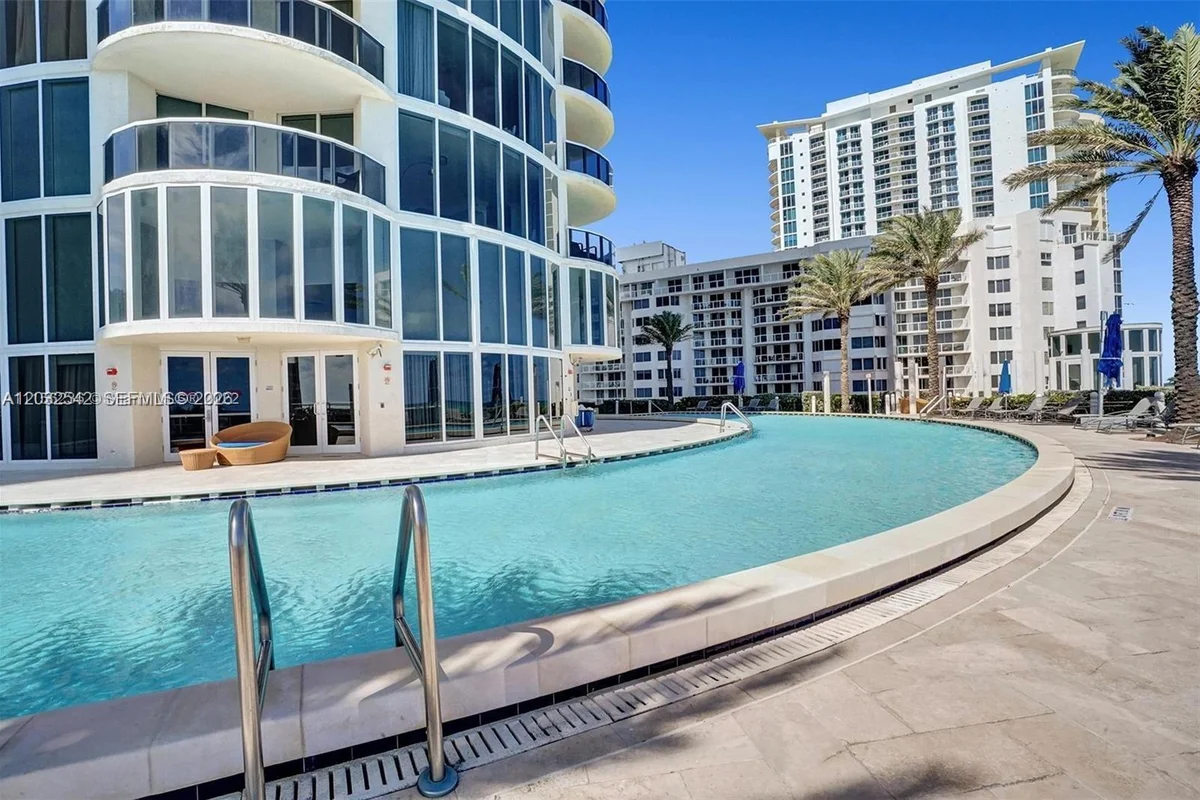17201 Collins Ave# Den #1203, Sunny Isles Beach: photo 1 of 41