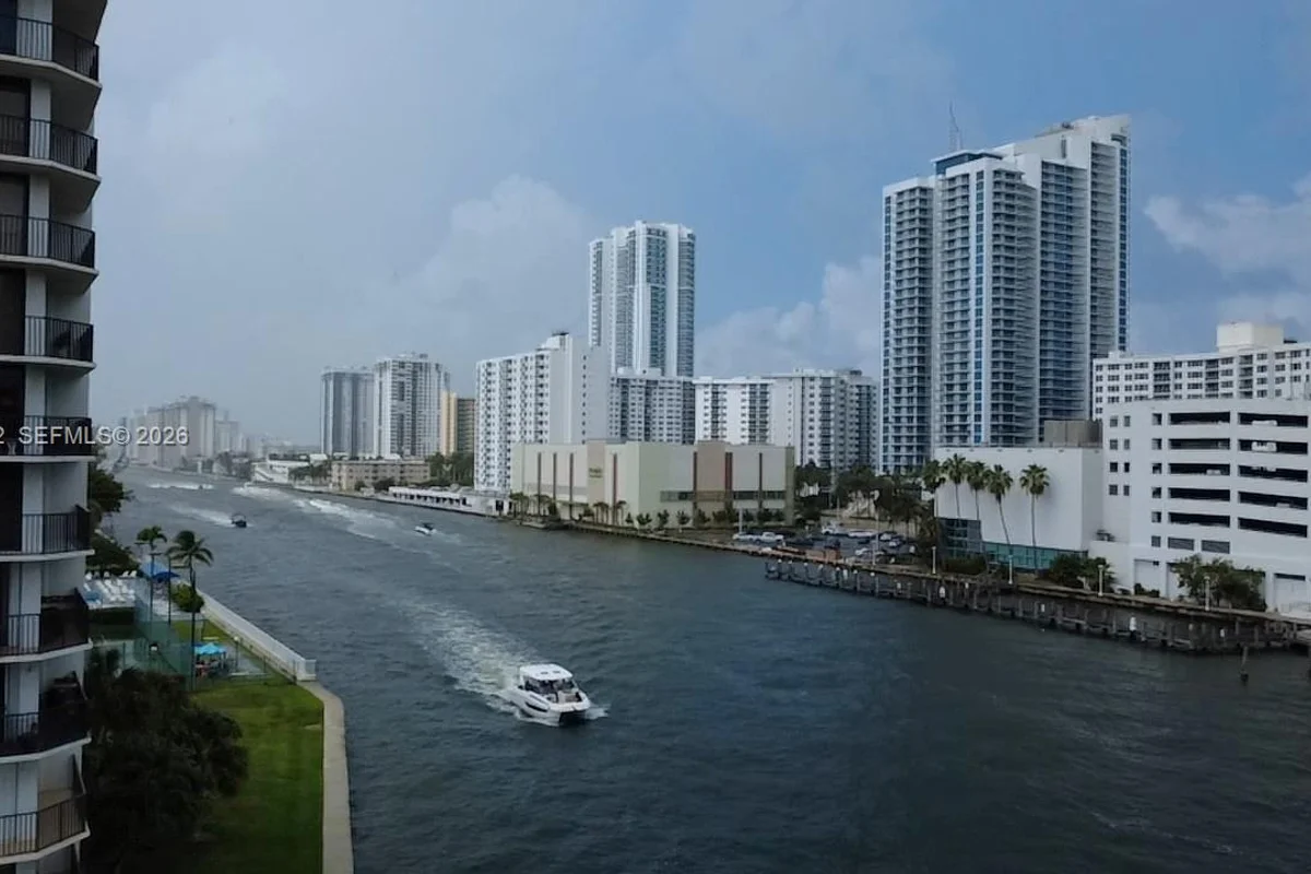 400 Leslie Dr #1124, Hallandale Beach: photo 1 of 19