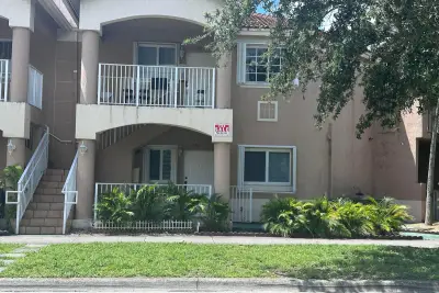 300 E 4th St #103, Hialeah: photo 1 of 27