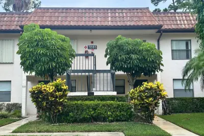 7281 Golf Colony Ct #204, Lake Worth: photo 1 of 13