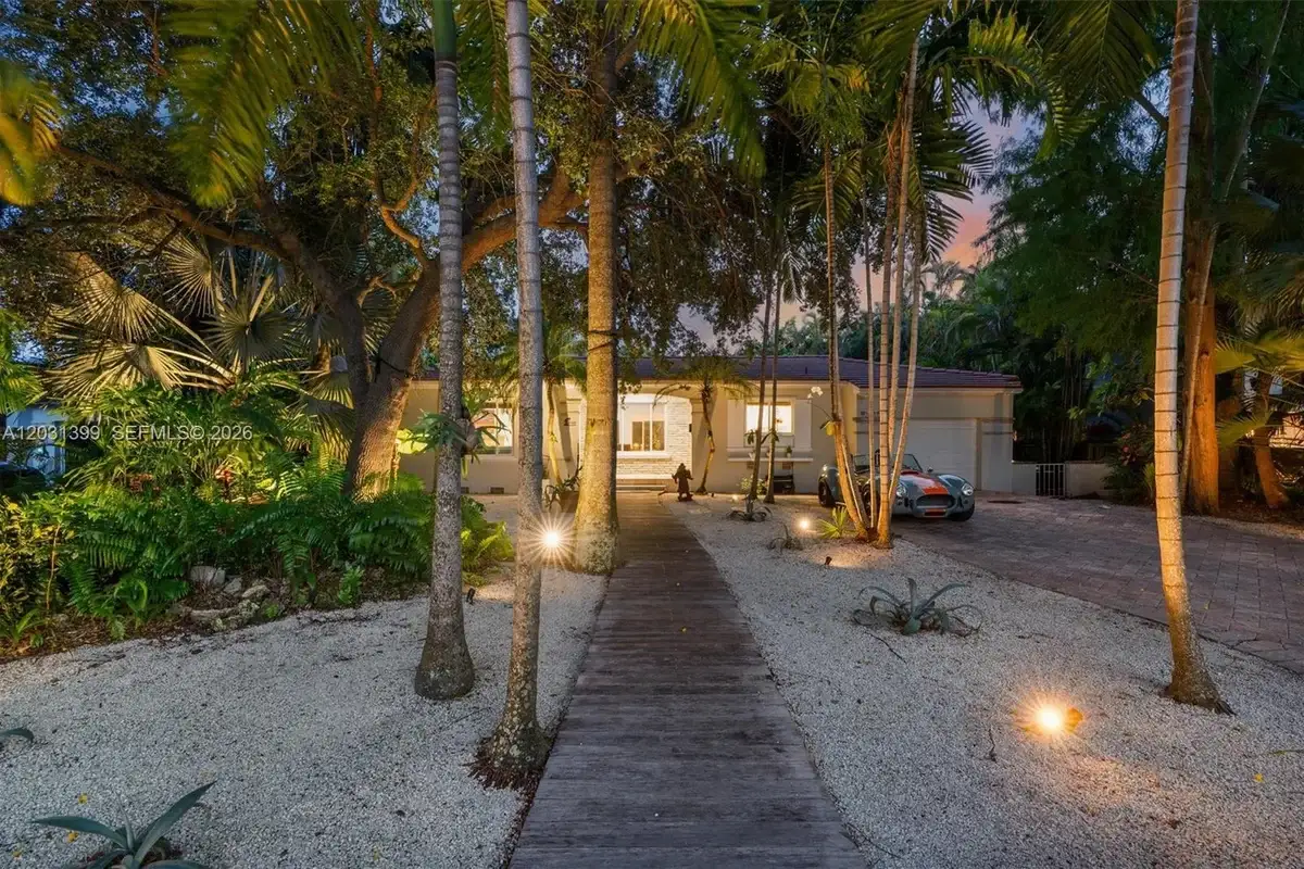 1160 NE 100th St, Miami Shores: photo 1 of 63