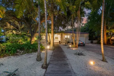 1160 NE 100th St, Miami Shores: photo 1 of 63