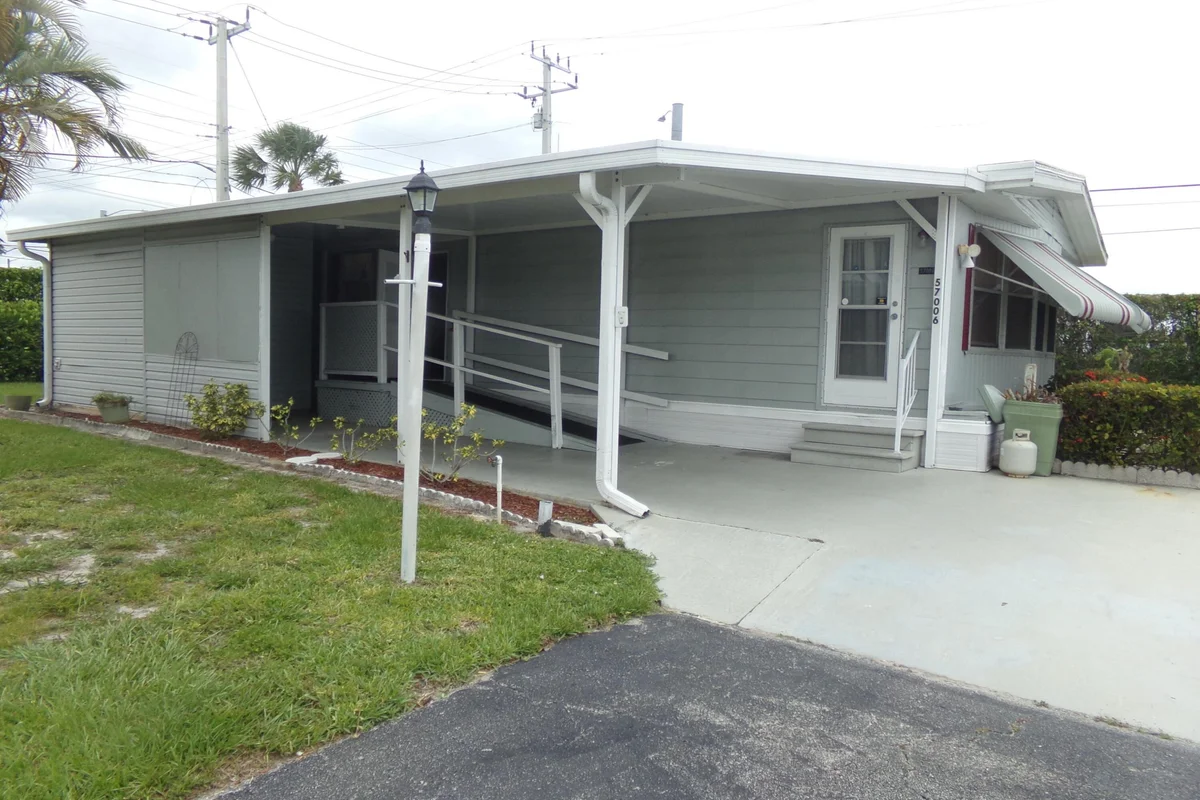 57006 Antilles, Boynton Beach: photo 1 of 32