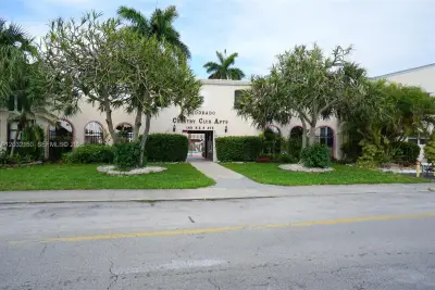 160 NE 8th Ave #25A, Hallandale Beach: photo 1 of 28