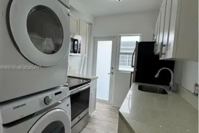 1248 Marseille Dr #6, Miami Beach: photo 1 of 4
