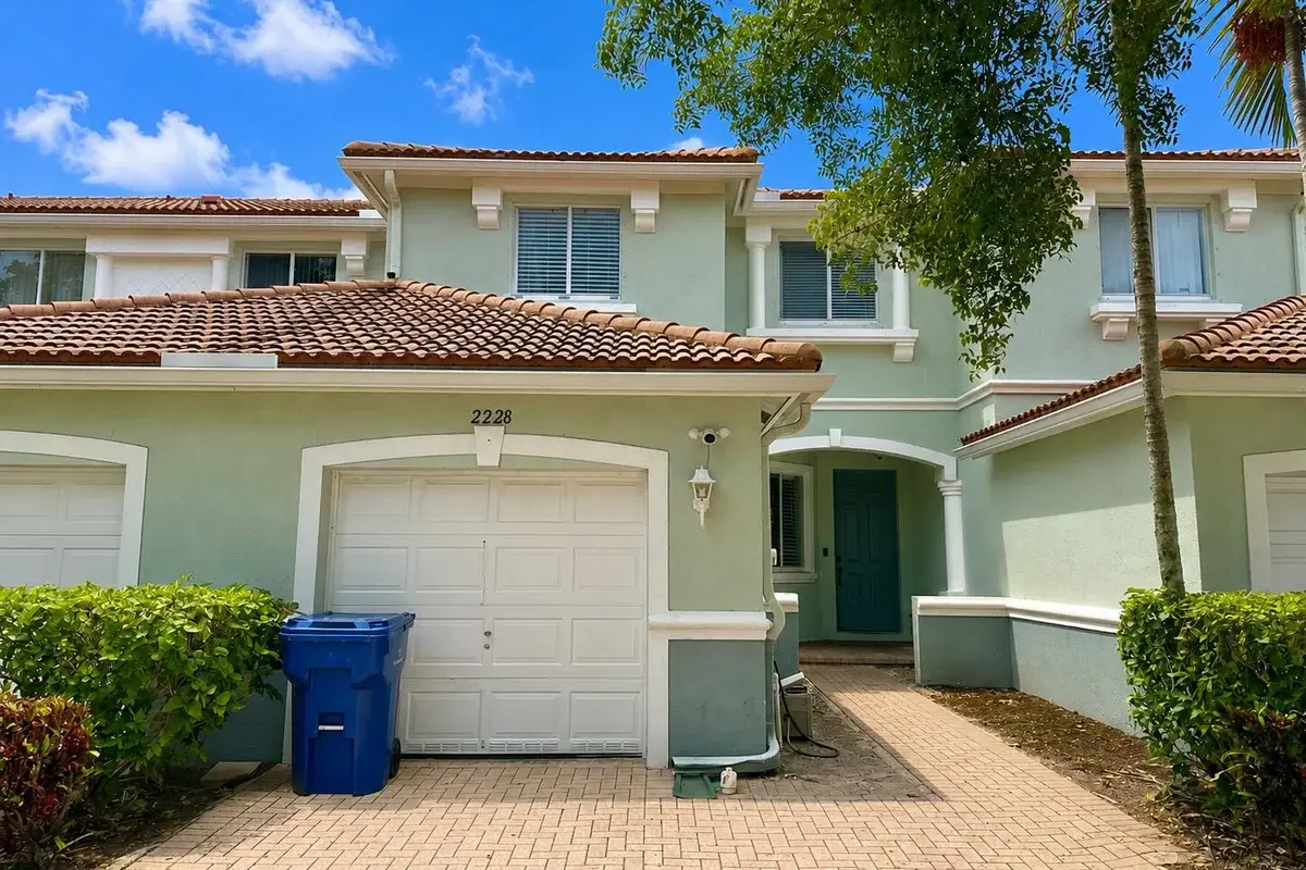 2228 Oakmont Dr, Riviera Beach: photo 1 of 10