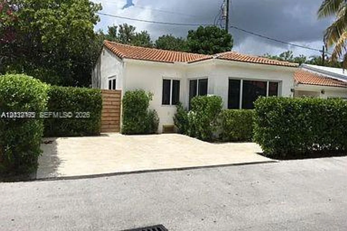 3 Farrey Ln, Miami Beach: photo 1 of 11