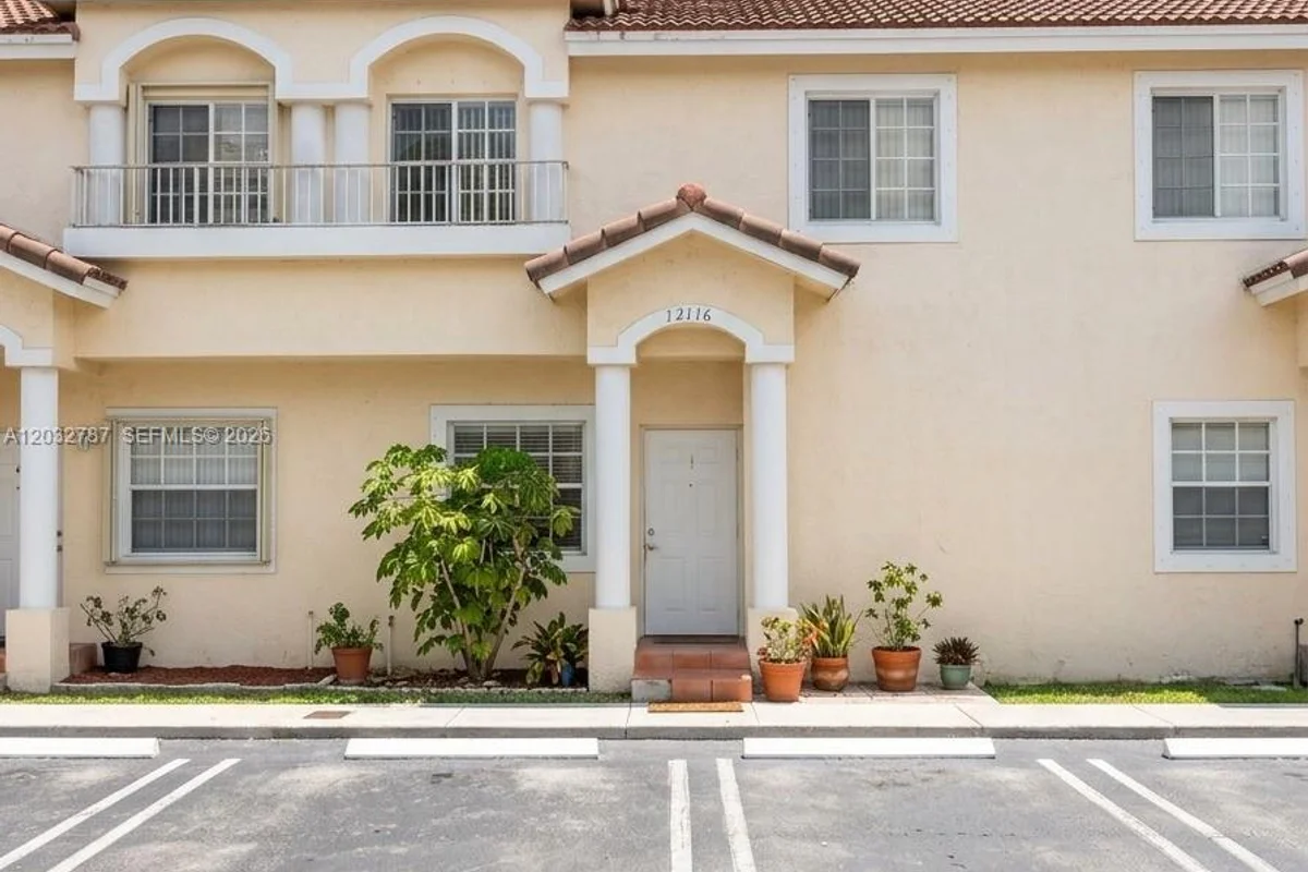 12116 SW 143rd Ln #6-5, Miami: photo 1 of 7