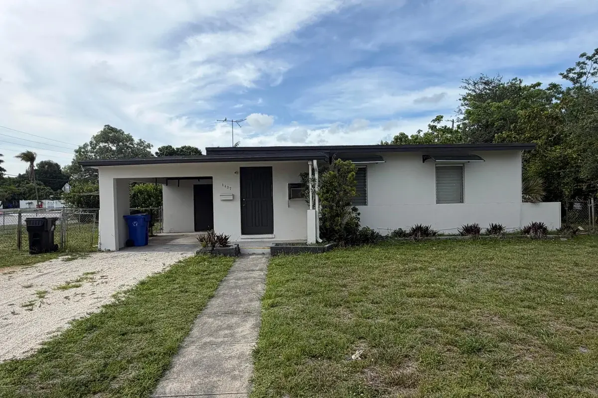 1437 NW 10th Pl, Fort Lauderdale: photo 1 of 15