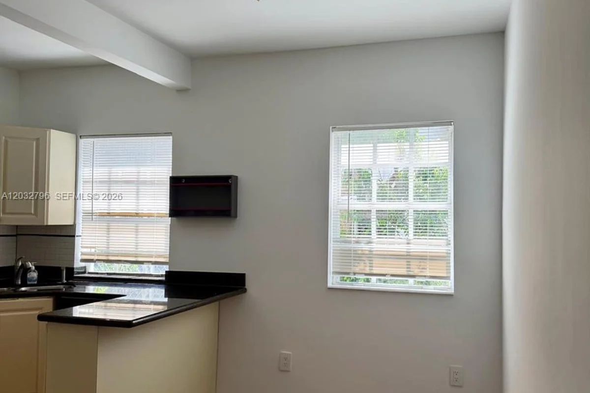 577 NE 62 St #2, Miami: photo 1 of 15