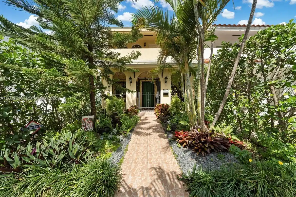1965 Sans Souci Blvd, North Miami: photo 1 of 34