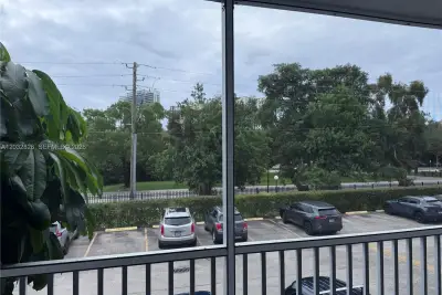 16950 W Dixie Hwy A232 Hwy #232, North Miami Beach: photo 1 of 12