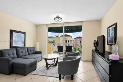 19701 E Country Club Dr #5604, Aventura: photo 1 of 17
