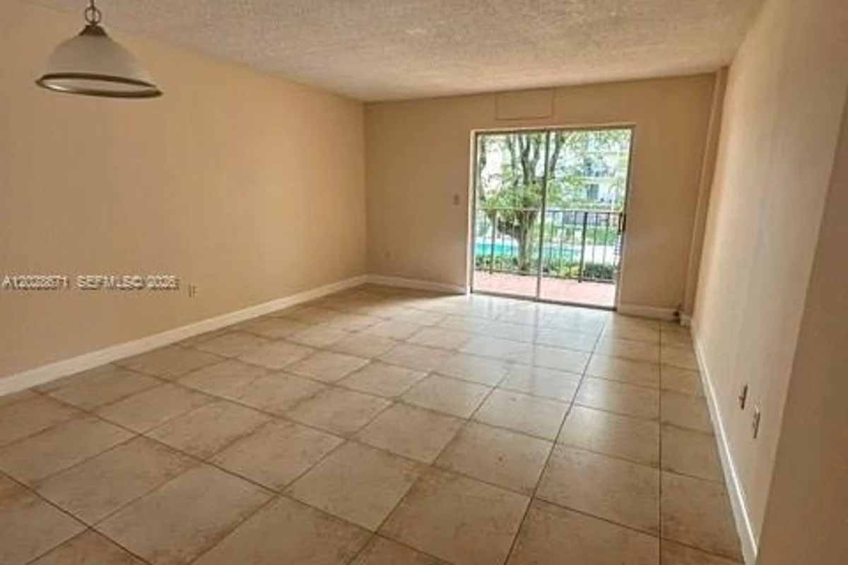14250 SW 62nd St #221, Miami: photo 1 of 18