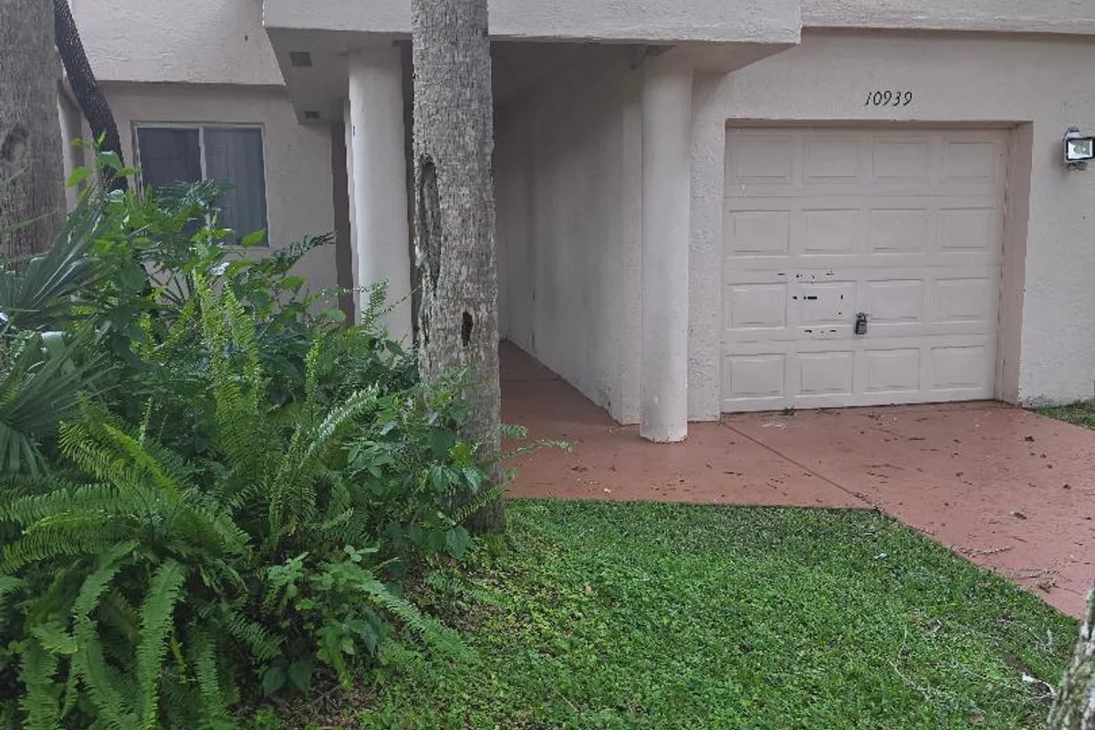 10939 W Broward Blvd, Plantation: photo 1 of 18