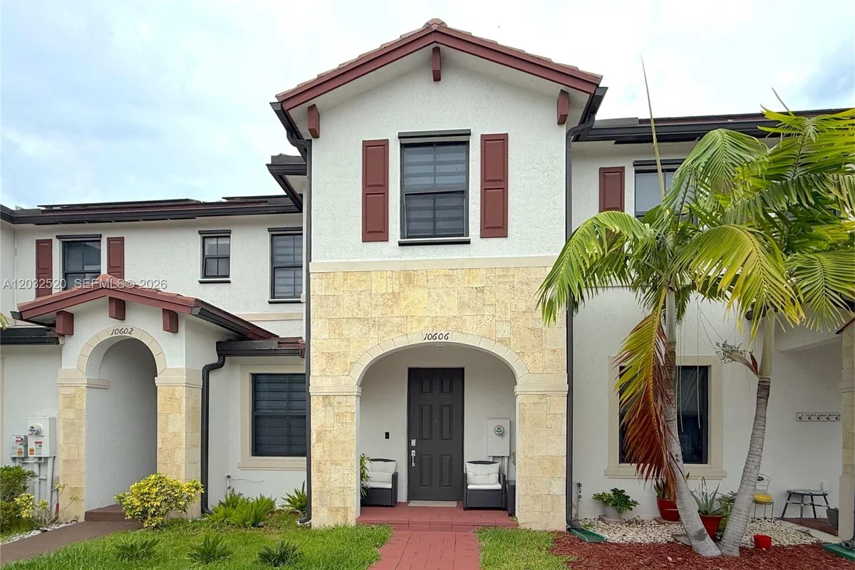 10606 W 32nd Ln, Hialeah: photo 1 of 38