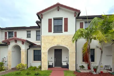 10606 W 32nd Ln, Hialeah: photo 1 of 38