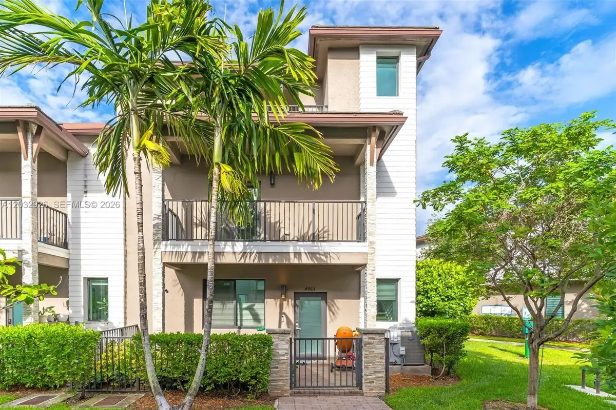 4963 NW 83rd Path, Doral: photo 1 of 43