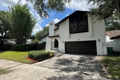 49 Forest Cir, Cooper City: photo 1 of 17