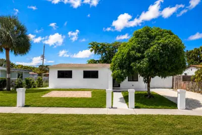 235 SW 21st Way, Fort Lauderdale: photo 1 of 12