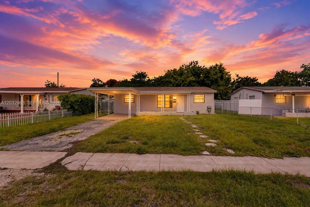 1140 N 74th Way, Hollywood: photo 1 of 49