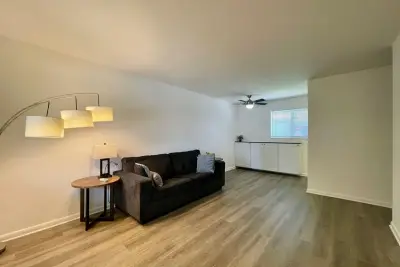 1704 NE 9th St, Fort Lauderdale: photo 1 of 16