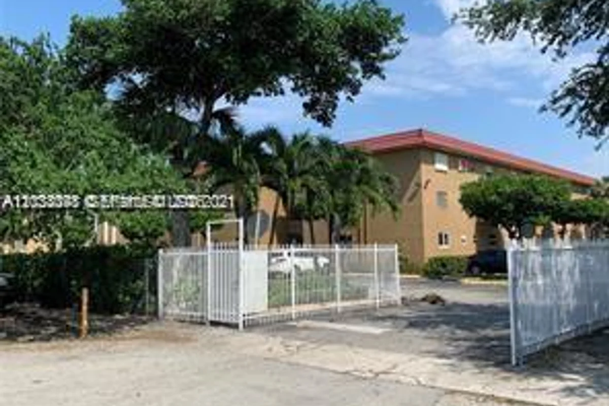 4655 Palm Ave #315, Hialeah: photo 1 of 7