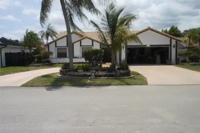 8706 NW 83rd St, Tamarac: photo 1 of 25