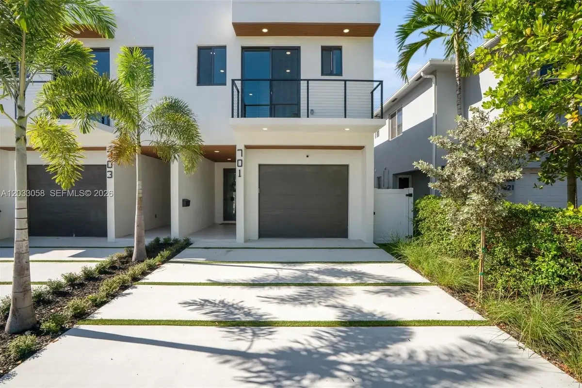 701 SW 17th St, Fort Lauderdale: photo 1 of 83