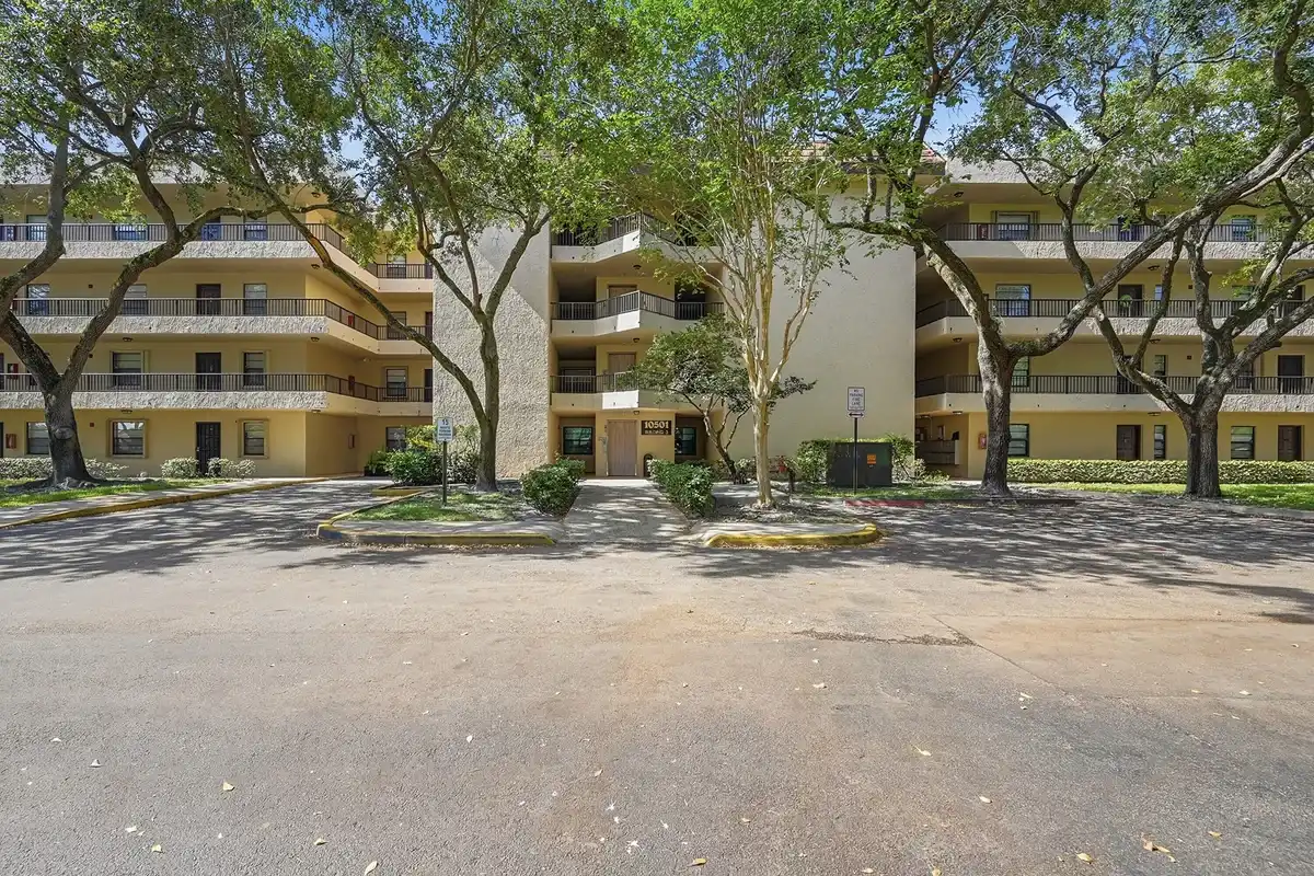 10501 W Broward Blvd #405, Plantation: photo 1 of 28