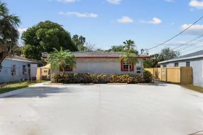 617 NW 15th Ave, Pompano Beach: photo 1 of 31