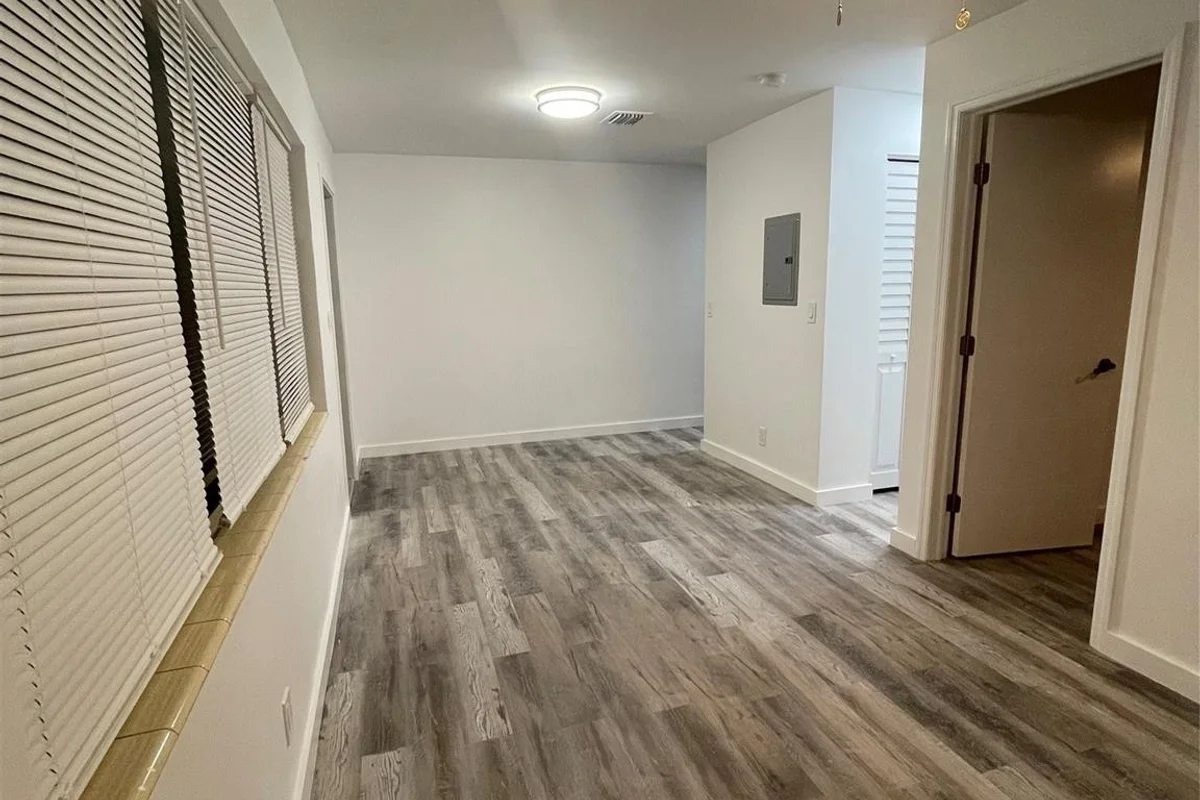 1135 NE 15th Ave #5, Fort Lauderdale: photo 1 of 11